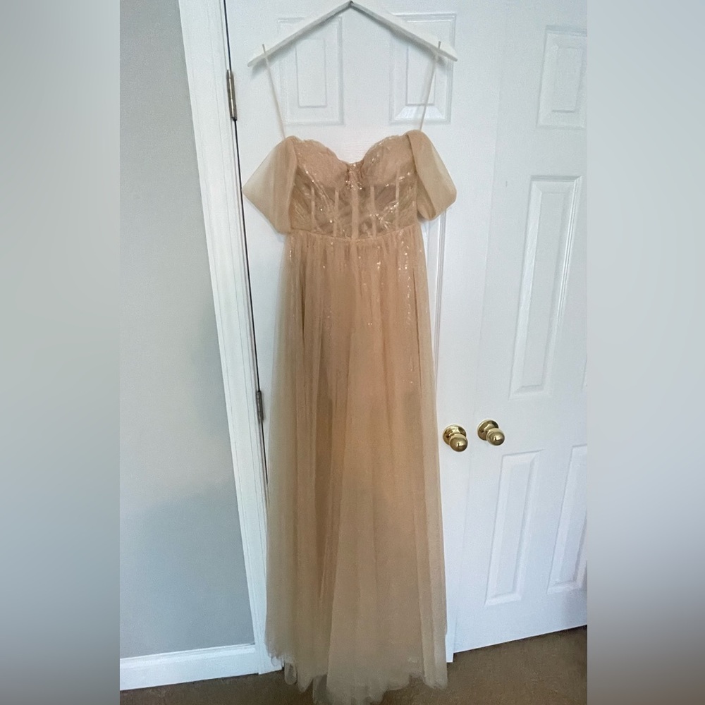 Chic Strapless Beige Gown